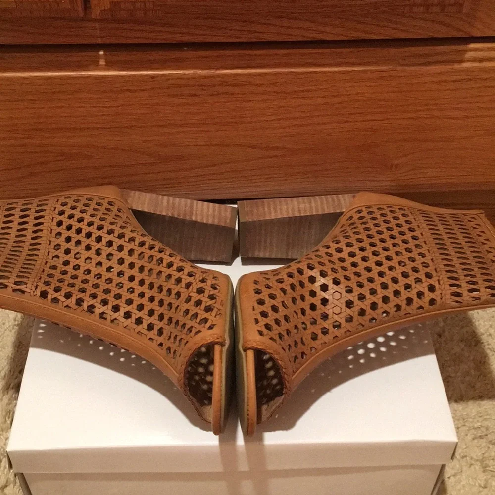 NWT Report Wendie heels shoes sandals 10 zip